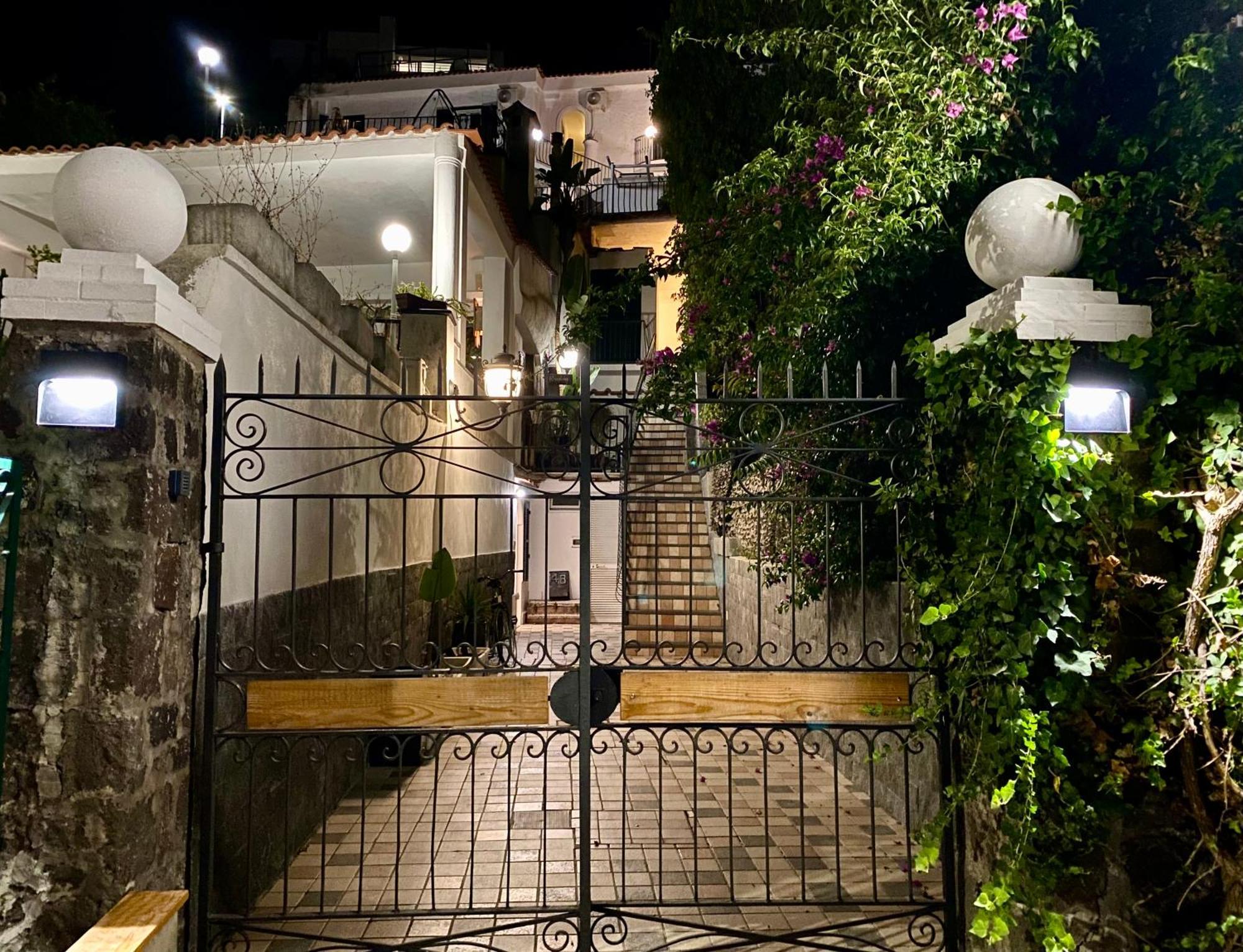 Black Market Hotel Искья Экстерьер фото
